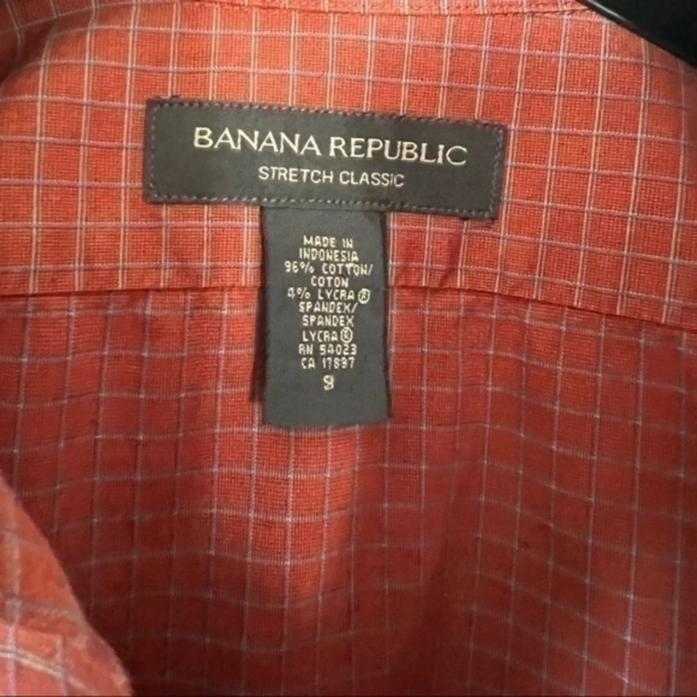 Banana Republic, mens long sleeved cotton button down shirt, size S, rust color
